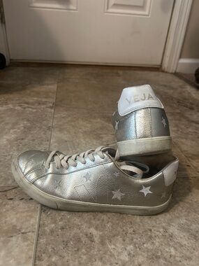 Madewell Silver Low-Top Lace-Up Sneakers with Star Embroidery